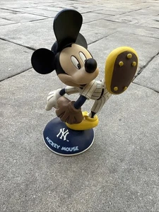 Danbury Mint New York Yankees 2001 Disney Characters Mickey Mouse RARE - Picture 1 of 6