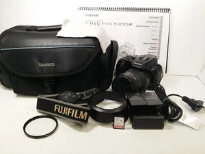 Fujui Finepix S100fs 11.1MP 2xBatteries case strap 32gb SDCard charger - Picture 1 of 9
