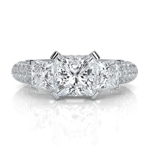 Anillo de compromiso de oro blanco de diamantes princesa micro pavé de 3 piedras GIA F SI1 3,8 quilates - Imagen 1 de 7