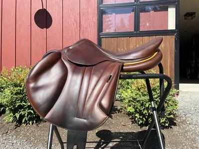 Sillín de salto Butet Monoflap 2018 de 17,5"" Foto 1 de 4