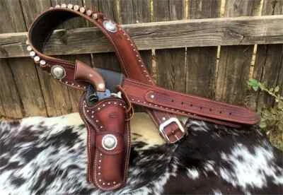 BROWN RIGHT HAND COWBOY REVOLVER PISTOL WESTERN LEATHER HOLSTER GUN BELT 44 / 45 - Image 1 of 3