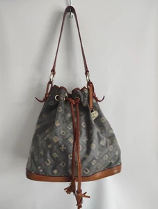 echt Dooney Bourke Bucket Bag Handtasche braun Logo Vinyl Leder Anhänger Quaste - Bild 1 von 11