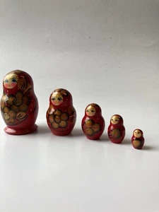 Set mit fünf russischen Nestpuppen die größte ist 3,75 Zoll - Bild 1 von 8