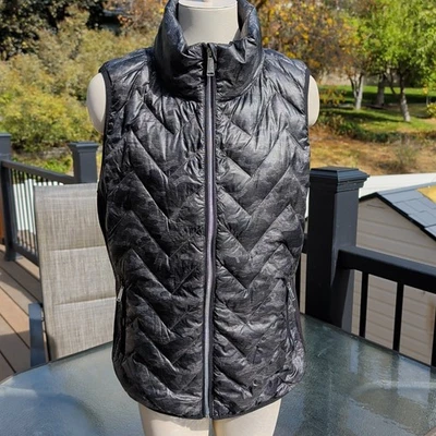 Chaleco acolchado relleno de plumón de rendimiento Calvin Klein para mujer Camuflaje talla XL Foto 1 de 4