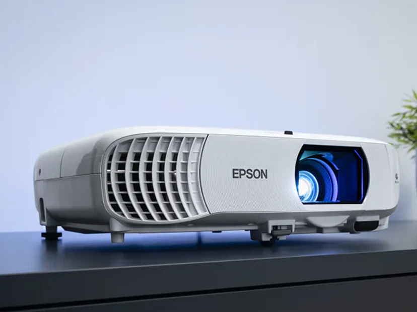 EPSON EH-TW840 Beam Projector / FHD 3LCD 4,000lm / Home Theater / Express - Image 1 of 1