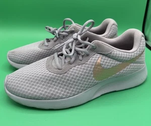 Scarpe Nike Tanjun da donna taglia US 10 grigie sportive running sneakers basse - Foto 1 di 11