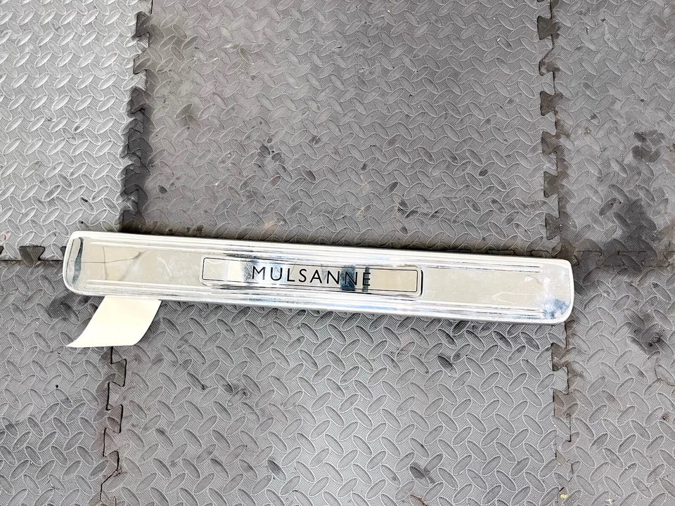 10-20 BENTLEY MULSANNE DELANTERO IZQUIERDO LADO IZQUIERDO PASO PLACA DE PATADA PANEL RASGUÑO OEM Foto 1 de 4