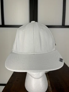 Under Armour Hat Cap Fitted Youth Medium White Embroidered Polyester Blend - Picture 1 of 13