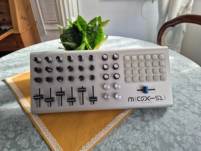 Machinewerks CS-X51 MIDI Controller – gut erhaltener Zustand, inkl. Editor Soft. - Bild 1 von 4