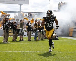 Troy Polamalu Running Out the Tunnel Pittsburgh Steelers 8x10 NFL Football Photo - Picture 1 of 1