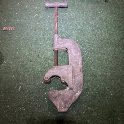 Ridgid 4-S 2 to 4 inch Pipe Cutter.  Works Great. - Image 1 of 3