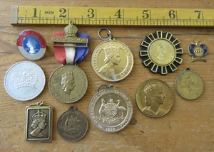 OLD AUSTRALIAN ROYALTY MEDALS BADGES JUBILEE VISIT ETC QUEEN ELIZABETH 2 - Picture 1 of 7