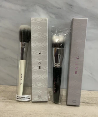 lote de 2 brochas de base y brochas de rubor Mally - tamaño completo nuevas en caja Foto 1 de 4