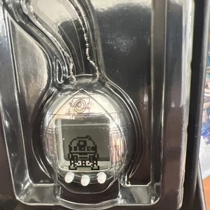 Star Wars Celebration Anaheim 2022 exclusivo R2-D2 Tamagotchi Bandai sin usar, en caja sin usar - Imagen 1 de 3