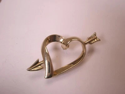Heart Arrow Love 标志金色金属复古 AVON 领带翻领别针 t79 — 第 1/4 张图片