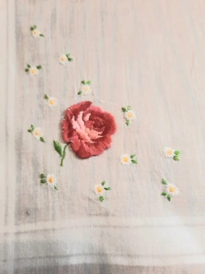 Pañuelo vintage para damas blanco bordado rosa y flores pañuelo 12x12" Foto 1 de 4