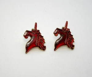 2 Spille bavero cappello unicorni rossi vintage anni 70 nuove NOS - Foto 1 di 1