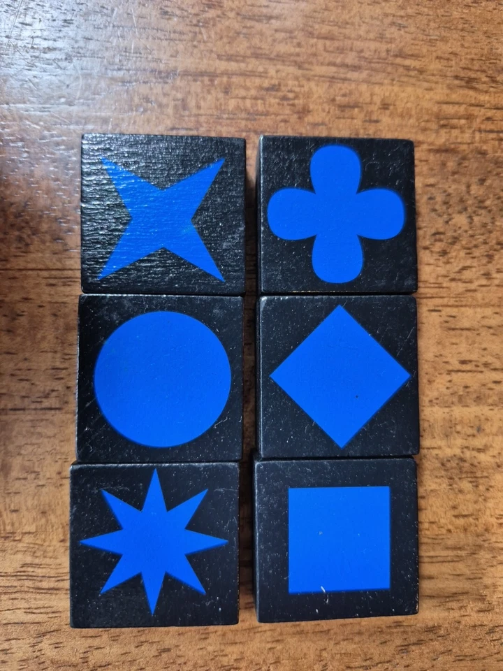 Conjunto de peças de reposição QWIRKLE azulejos azuis (1 de cada forma) 2006 Mindware - Imagem 1 de 1