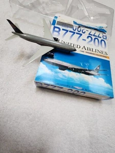 1998 Dragon Wings N772UA B777-200 United Airlines #55023 1:400 Aircraft Plane - Picture 1 of 11
