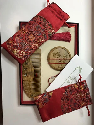 High-End Chinese Style Natural Green Sandalwood Hand Carved Comb/Mirror Set - Image 1 of 4