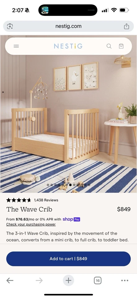 Cuna convertible Nestig The Wave madera natural tamaño completo cama para niños pequeños precio de venta sugerido por el fabricante $849 Foto 1 de 4