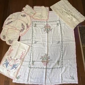 9 Stck. Vintage Handsticken & Häkeln Läufer Puppen Tischdecke Blumen Blau Vögel - Bild 1 von 13
