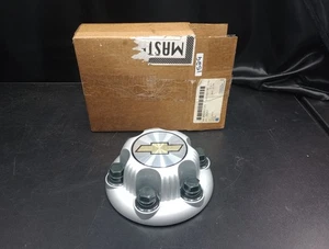 New in Box GM 9598131 Bowtie Hubcap for 05-13 TAHOE-Suburban-Express, Silverado - Picture 1 of 6