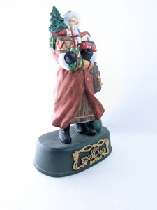 Grandeur Noel Santa Of The World 1905 ENGLAND 9.5" Porcelain Christmas Figurine - Picture 1 of 9