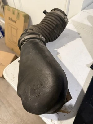 1996-2005 Bravada Sonoma S10 Jimmy Blazer 4.3L Intake Air Duct Throttle 25147235 - Image 1 of 4