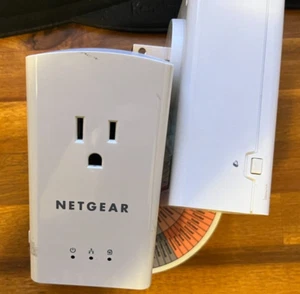 Netgear XAV5421 Powerline 500 + Outlet Adapter - Picture 1 of 3