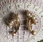Beautiful Vintage Faux Cluster Pearl Clip In Earrings Gold Tone 2” Long Unique