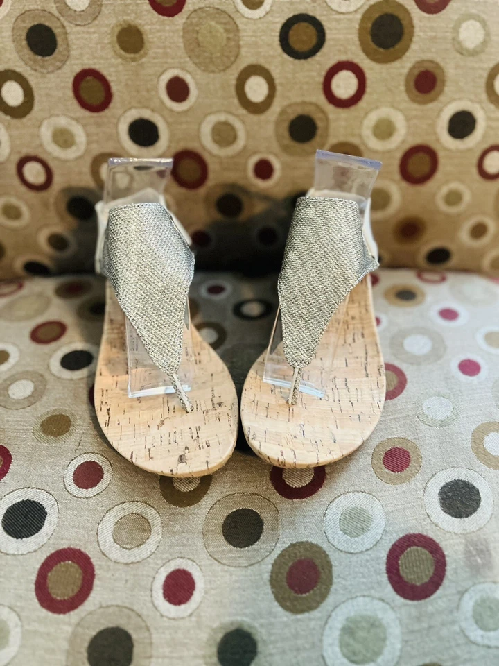 White Mountain Size 7 1/2M Light Gold Glitter ALL GOOD Cork Wedge Thong Sandal - Image 1 of 4