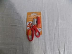 Tijeras Fiskars punta puntiaguda para niños (5 pulgadas) con funda borde de seguridad rojo - Imagen 1 de 2