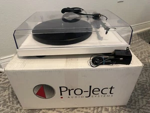 Pro-Ject DEBUT Turntable OM-5e Ortofone Cartridge - Picture 1 of 15