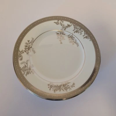 Juego de 4 platos de ensalada de encaje Wedgwood Vera Wang Vera porcelana de hueso de 8" Foto 1 de 4