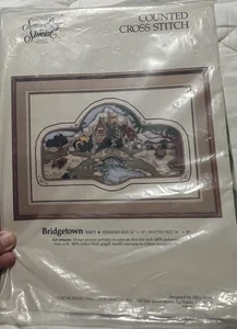 Etwas Besonderes "Bridgetown" #50471 Kreuzstich-Set Größe 26" x 19" offene Packung. - Bild 1 von 3