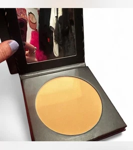 Morphe glamabronze face and body bronzer In “Mastermind” - Picture 1 of 4