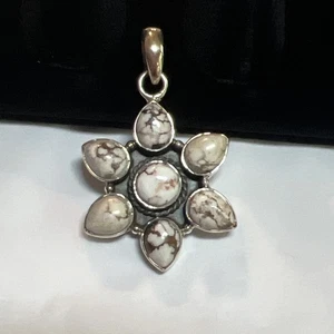 Ciondolo a grappolo cavallo selvatico in argento sterling - Foto 1 di 17