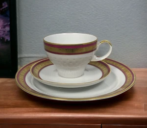 Kahla Alemania Taza de té y platillo Trío Borgoña y oro Vintage 3 piezas - Imagen 1 de 19