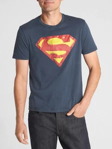 NUEVO CON ETIQUETAS GAP DC Comics Superman Camiseta Gráfica Camiseta Carbón Brezo Hombres Pequeña - Imagen 1 de 2