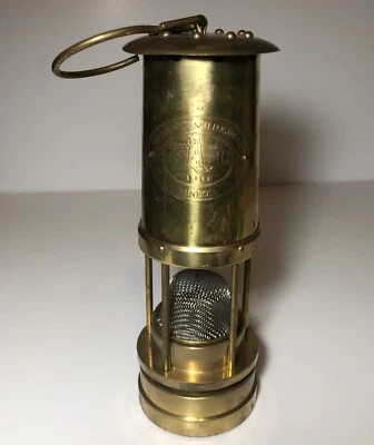 Antigua linterna minera de latón GTF INC lámpara marítima no. 1069 London Sailingware Foto 1 de 4