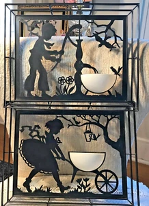 Vintage schwarze Silhouette Kunststoffausschnitt Mädchen Schubkarre Junge Wasserpumpe Wandtaschen 2 - Bild 1 von 8