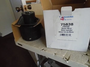 Front HVAC Blower Motor w/Fan Cage for 2001-2002 Saturn L100 01-03 Saturn L200 - Picture 1 of 3
