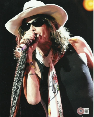 STEVEN TYLER SIGNED AEROSMITH PHOTO UACC REG 242 (9) ALSO BECKETT COA Cover