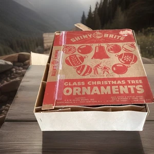 Due scatole vintage di ornamenti da sposa lucidi così come sono - Foto 1 di 5