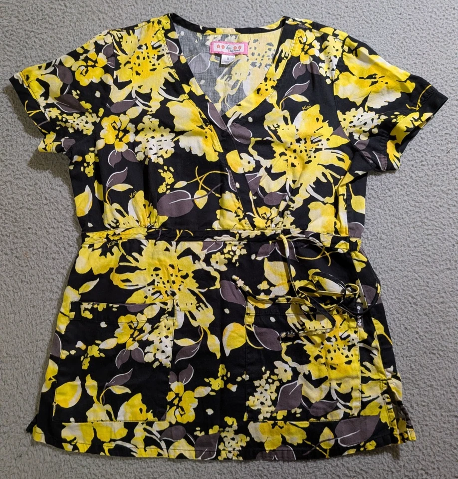 Blusa Médica Koi by Kathy Peterson Para Mujer Negra y Amarilla Floral Hawaiana/Talla S Foto 1 de 4