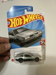 Hot Wheels 2024 Treasure Hunt DMC Delorean 236/250 HTF28-N9CON - Picture 1 of 5