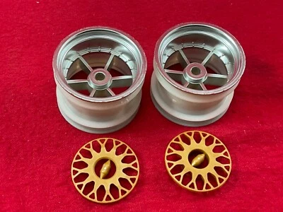 2 TEAM ASSOCIATED  RC10DS REAR WHEELS + GOLD CAPS  RC10 DS AE RIMS - Image 1 of 3
