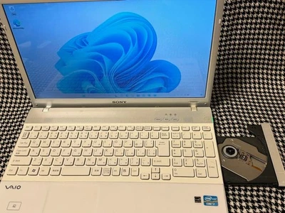 Sony Vaio PCG-71311N White Core i7-M620 2.67GHz RAM 8GB SSD 500GB Win 11  Pro - Image 1 of 4