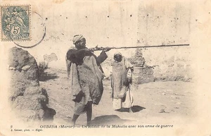 Maroc - OUJDA - Un soldat de la Mehalla du Sultan (orthographié Mahalla) avec so - Picture 1 of 2